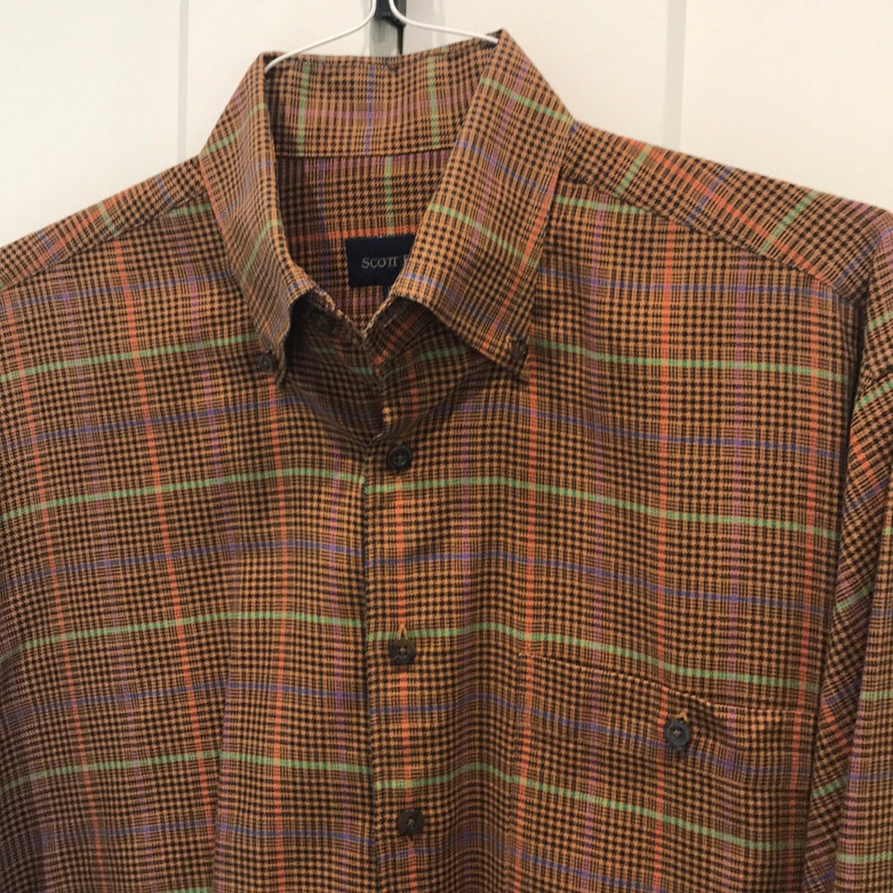 Men’s button down plaid flannel shirt